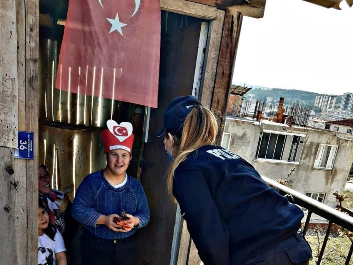 TDP Şube M&uuml;d&uuml;rl&uuml;ğ&uuml;nden &ouml;zel &ccedil;ocuklara ziyaret