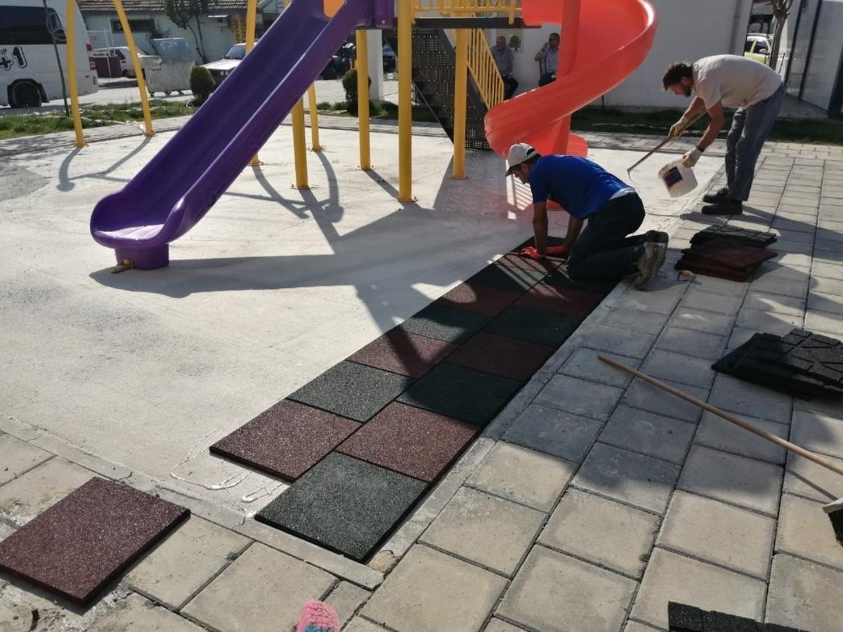 D&uuml;zce&rsquo;de &ccedil;ocuklar parkta d&uuml;şt&uuml;ğ&uuml;nde yaralanmayacak