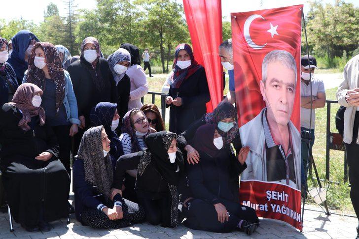 PKK'nın şehit ettiği işçiler, son yolculuklarına uğurlandı G3