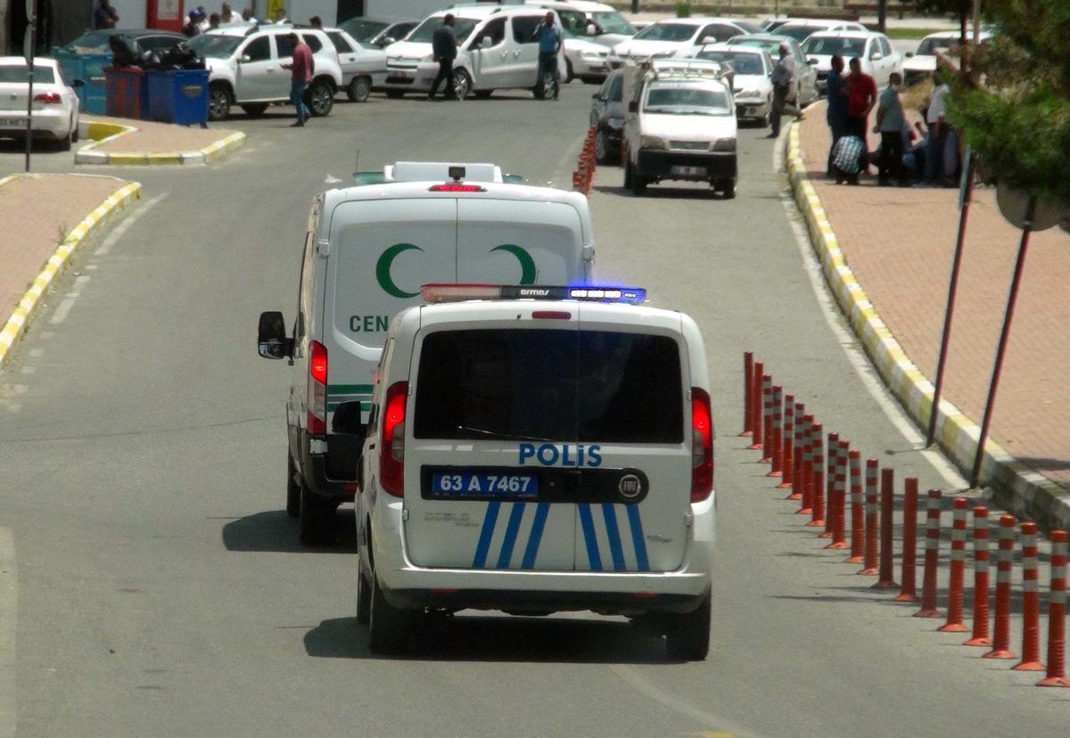 Şanlıurfa&rsquo;da 2 aile arasında arazi kavgası: 1 &ouml;l&uuml;, 2 yaralı