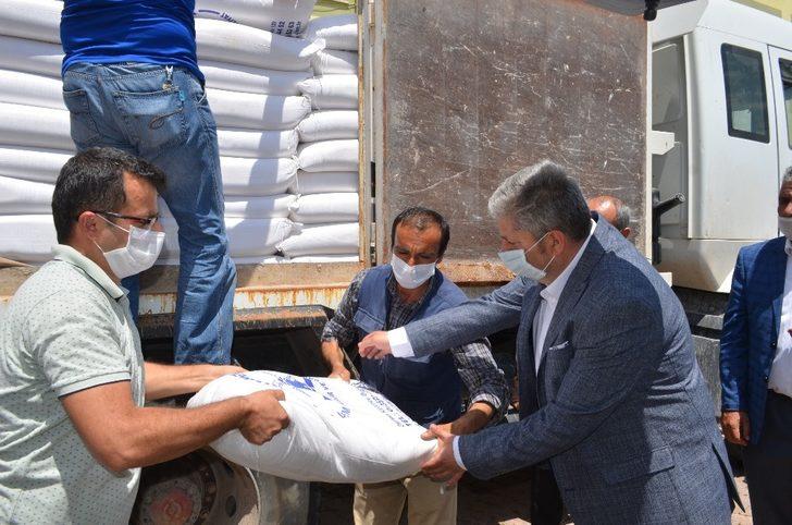 Bünyan’da öğretmen ve öğrenciler ihtiyaç sahiplerine 350 çuval un yardımı yaptı G1