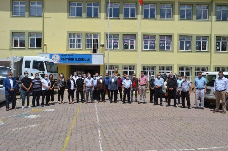 Bünyan’da öğretmen ve öğrenciler ihtiyaç sahiplerine 350 çuval un yardımı yaptı G3