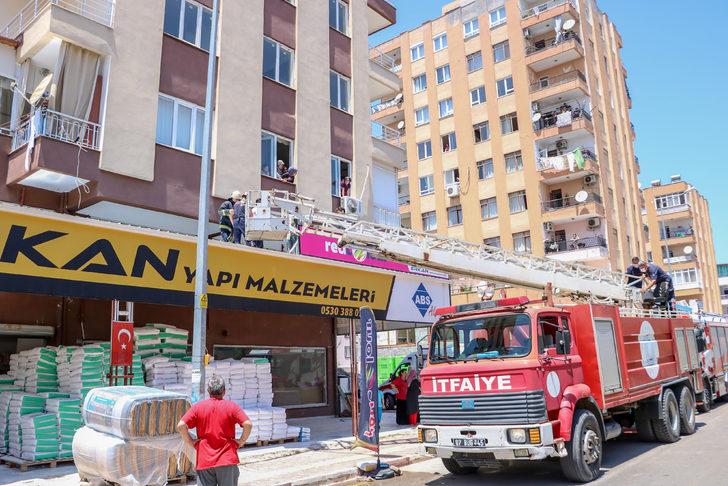 Hamile kadın cam silerken dükkanın tentesine düştü, hem kendi hem de yakınları ağladı G2