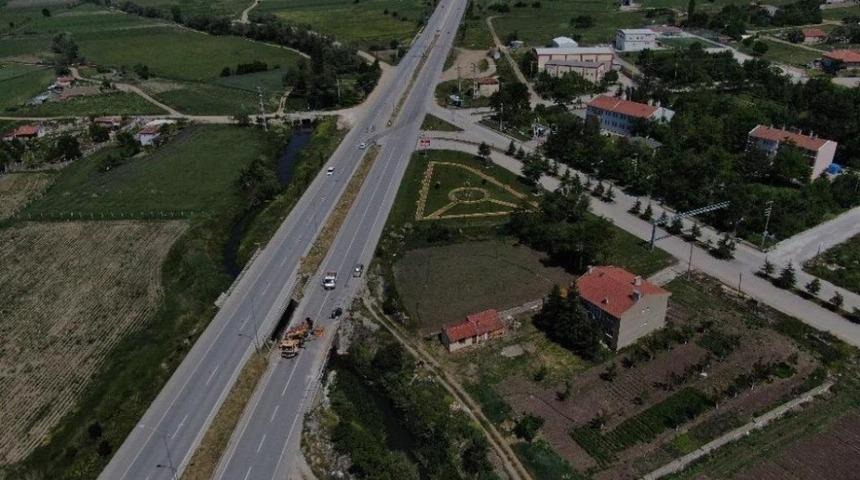 Sarısu K&ouml;pr&uuml;s&uuml;nde bakım onarım &ccedil;alışması