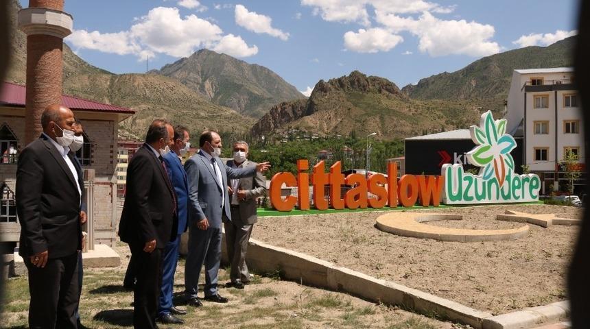 Başkan Karataş Uzundere’de incelemelerde bulundu