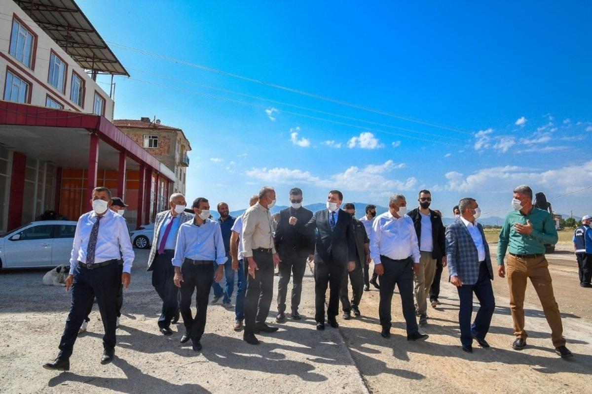 Dilek Caddesinde genişletme ve asfaltlama &ccedil;alışmalarına başlandı