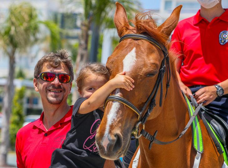 Konyaaltı Sahili'nde şaşırtan manzara! Bakan bir daha baktı G2