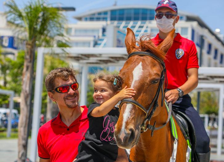 Konyaaltı Sahili'nde şaşırtan manzara! Bakan bir daha baktı G3