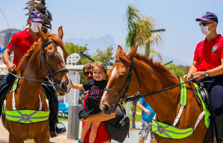 Konyaaltı Sahili'nde şaşırtan manzara! Bakan bir daha baktı G4