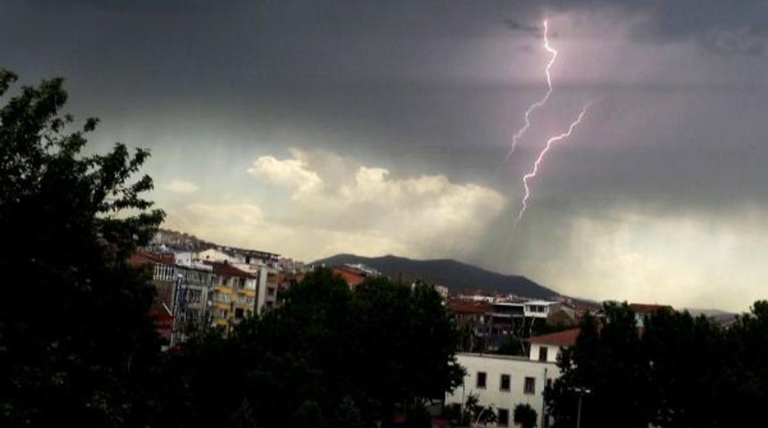 Malatya'yı şimşekler aydınlattı