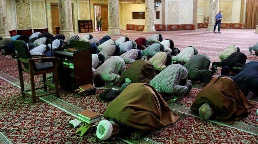 Cuma namazına şartlı izin!