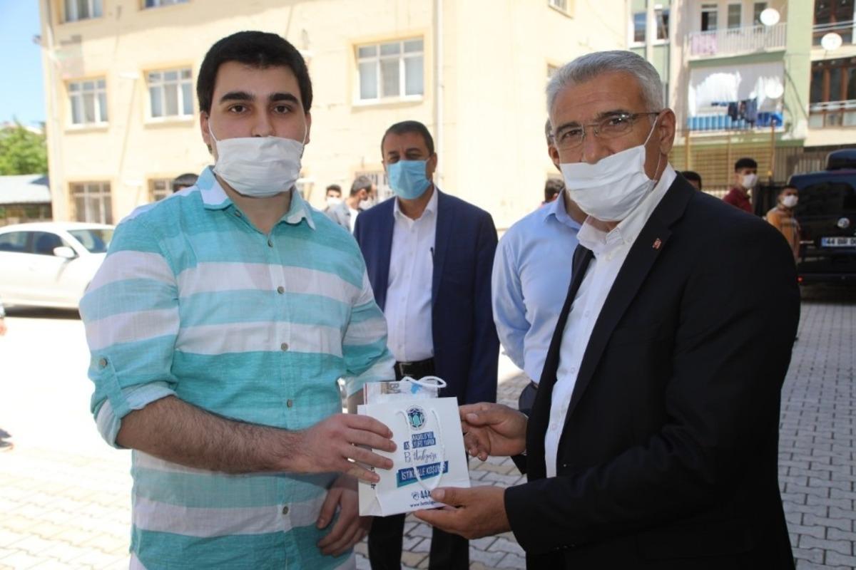 Battalgazi&rsquo;de &ouml;ğrencilere sınav jesti