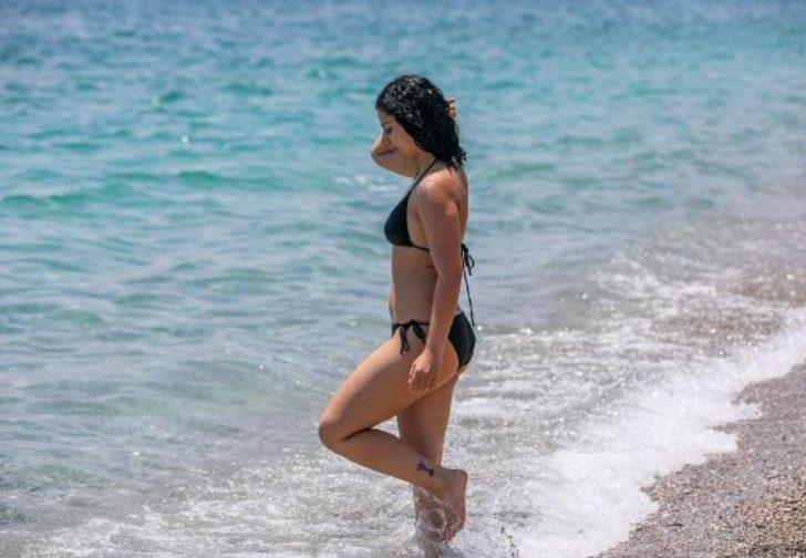 Antalya'da sıcaktan bunalanlar sahillere akın etti G2