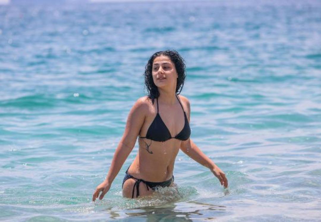 Antalya'da sıcaktan bunalanlar sahillere akın etti