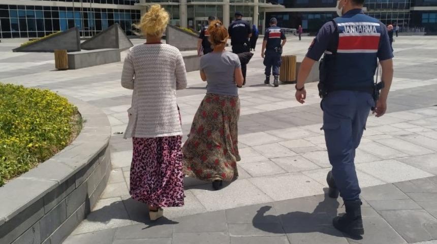 Marketten tırnakçılık yapan 2 kadın jandarma tarafından yakalandı