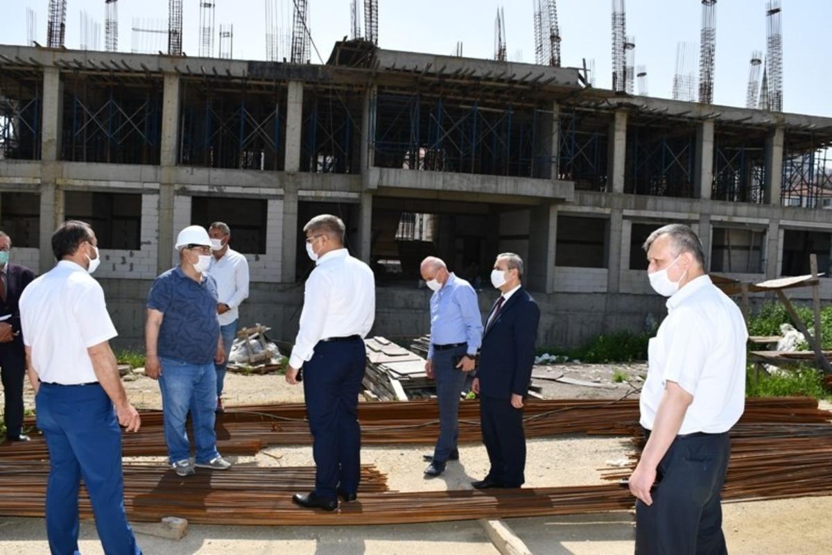 Vali okul inşaatlarını inceledi