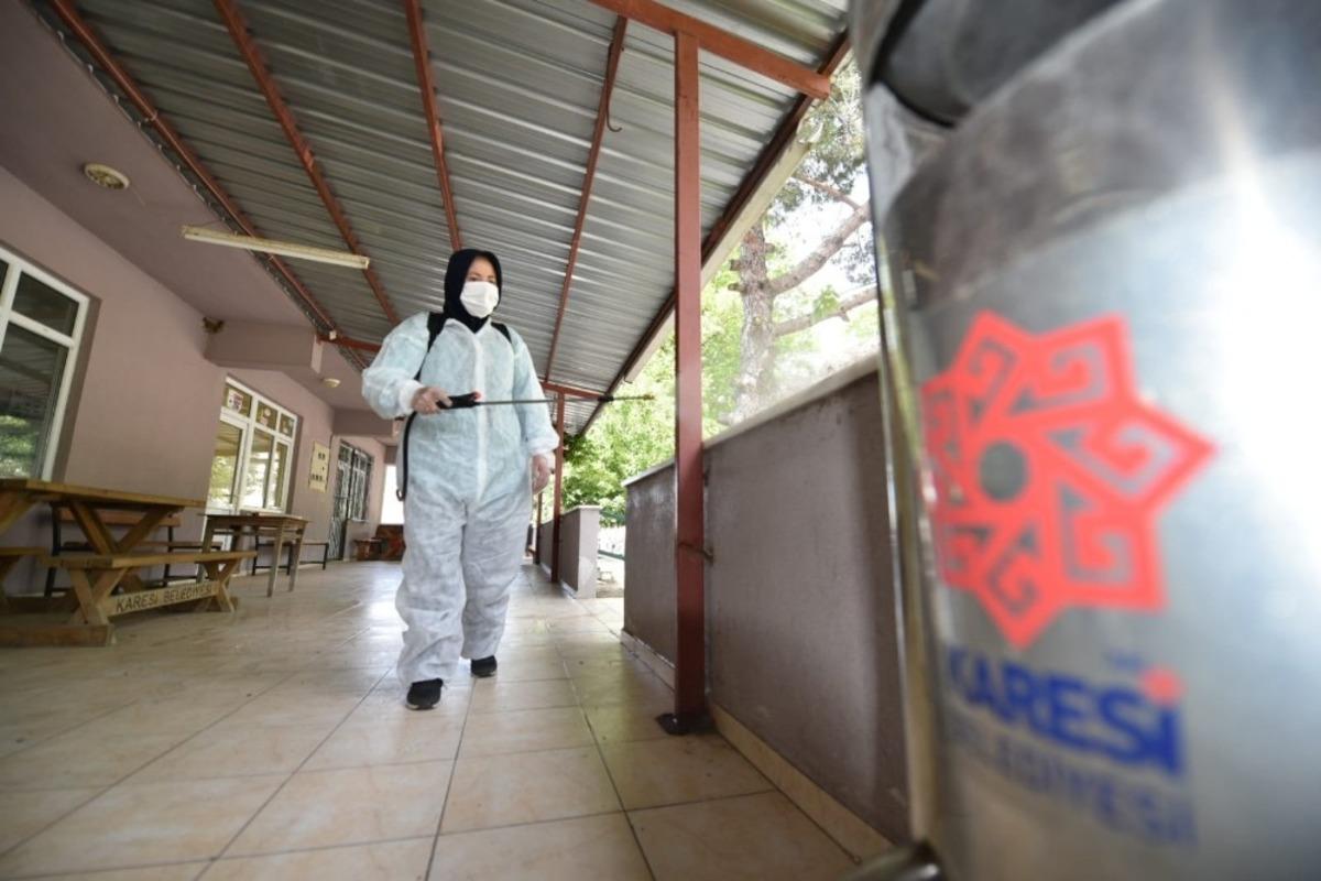 Karesi Belediyesinden kırsalda dezenfekte &ccedil;alışması