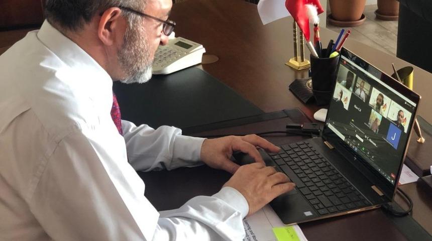 &Ccedil;ufalı, "Covid-19 salgını d&ouml;neminde &uuml;niversiteler" toplantısına katıldı