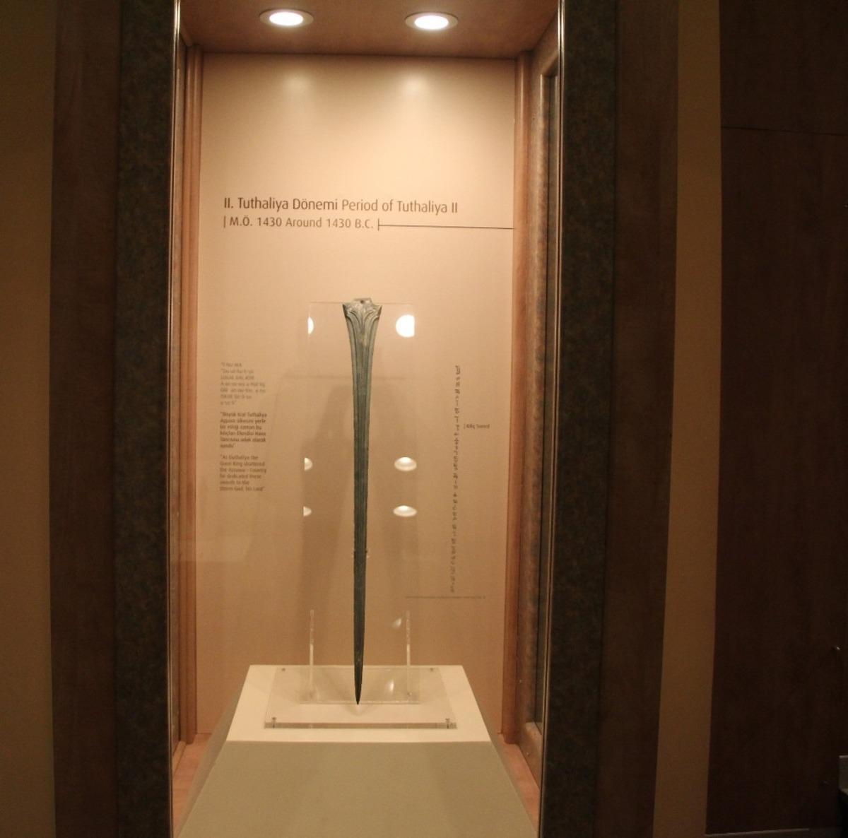 Hitit kılıcı İstanbul&rsquo;da g&ouml;r&uuml;c&uuml;ye &ccedil;ıkıyor! D&uuml;nyada başka bir &ouml;rneği yok