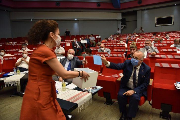 Manisa Büyükşehir Belediyesinin sosyal mesafeli ilk meclis yapıldı G4