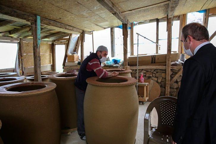 Vali Cüneyt Epcim, dede mirası mesleğinin son ustası Recai Purutoğlu’nu ziyaret etti G1