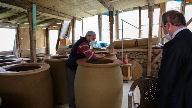 Vali Cüneyt Epcim, dede mirası mesleğinin son ustası Recai Purutoğlu’nu ziyaret etti