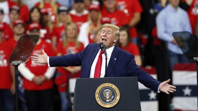 Trump'tan Polisin Düşürdüğü Eylemciyle İlgili Komplo Teorisi