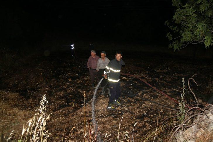 2 dekarlık ekili tarla küle döndü G3