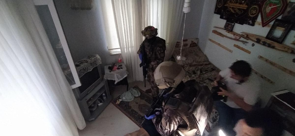 Bursa&rsquo;da bin polisle operasyon