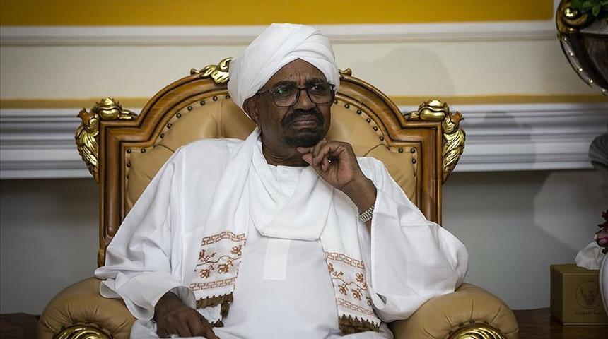 Sudan'da devrik Cumhurbaşkanı Beşir'e yakın y&uuml;zlerce kamu &ccedil;alışanının g&ouml;revine son verildi