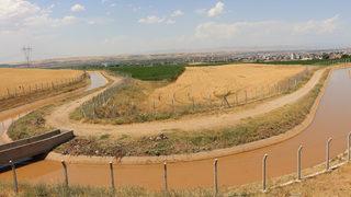 Vali'den vahşi sulama yöntemine tepki! 'Su bedava gelmiyor'