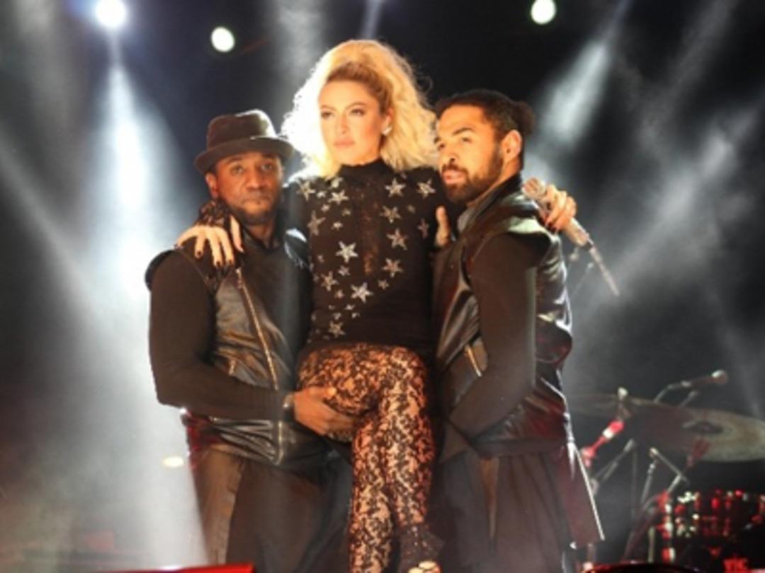 Hadise, Hatay'ın gen&ccedil;lerini hayalkırıklığına uğrattı