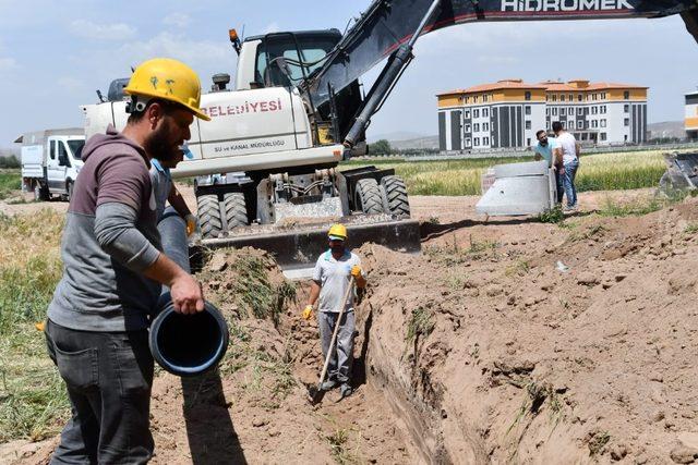Aksaray’da belediye mahallelerde kanalizasyon çalışması başlattı