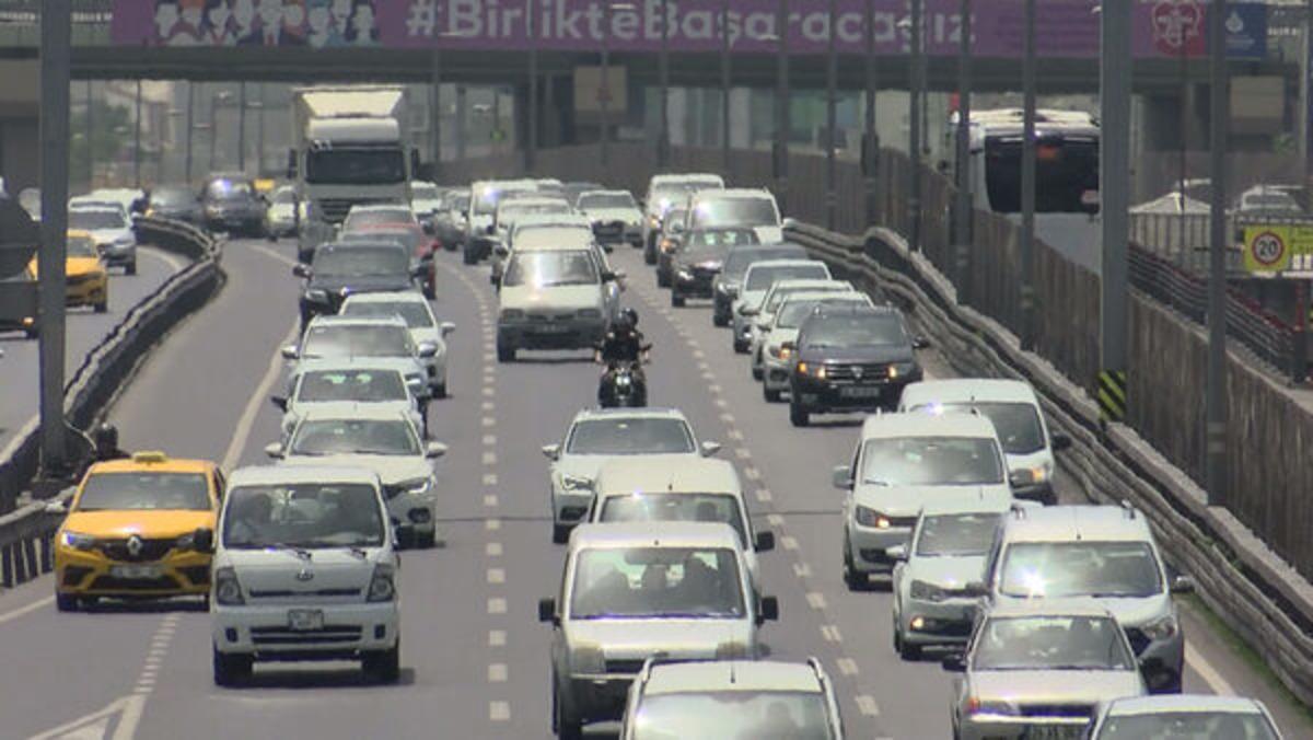İstanbul trafiğine mesai &ccedil;&ouml;z&uuml;m&uuml;! Prof. Dr. Ilıcalı: Kademelendirme yapacağız