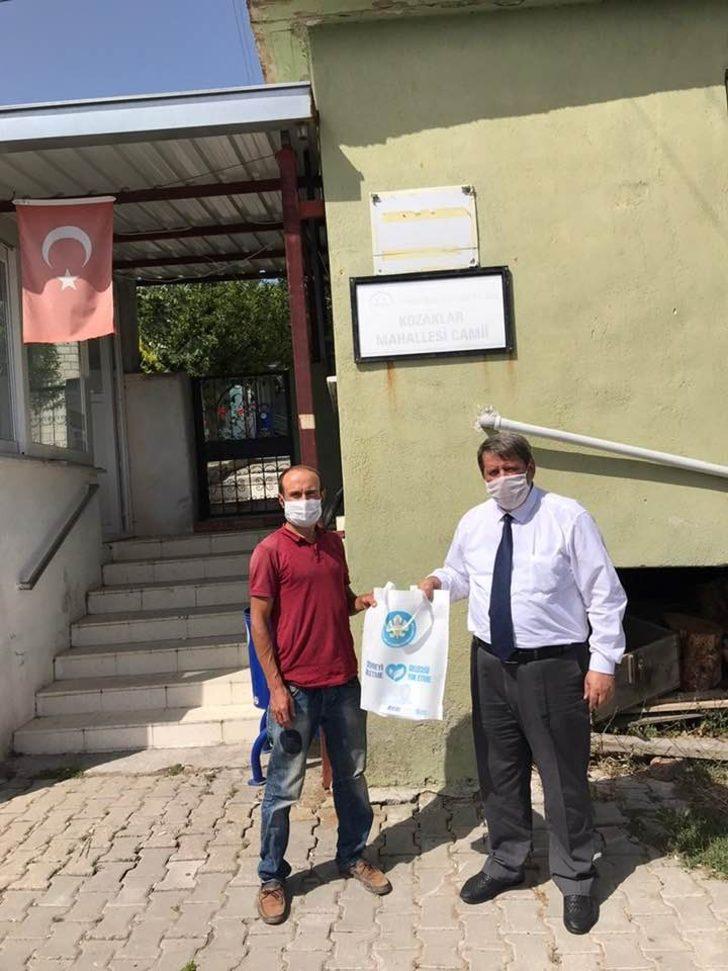 Muhtarlara maske ve duvar saati G2