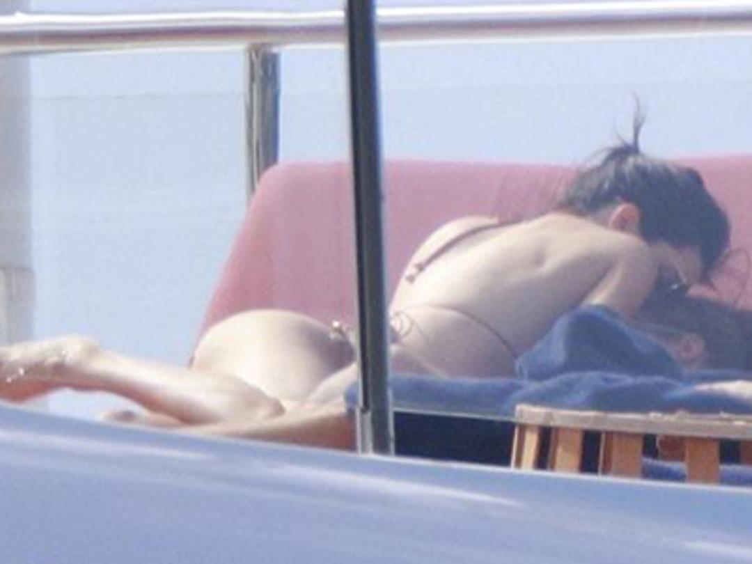 Kendall Jenner ile Harry Styles ka&ccedil;amakta yakalandı