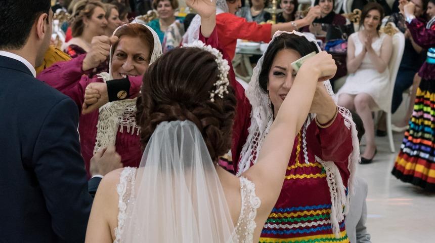 İran’da bir düğünde 40 kişide koronavirüs tespit edildi