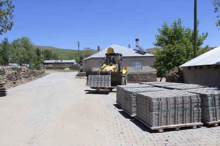 Erciş Belediyesinden yol yapım çalışması G3