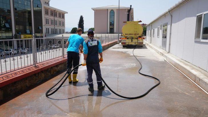 İzmit Belediyesi liseleri dezenfekte ederek sınava hazırlıyor G2