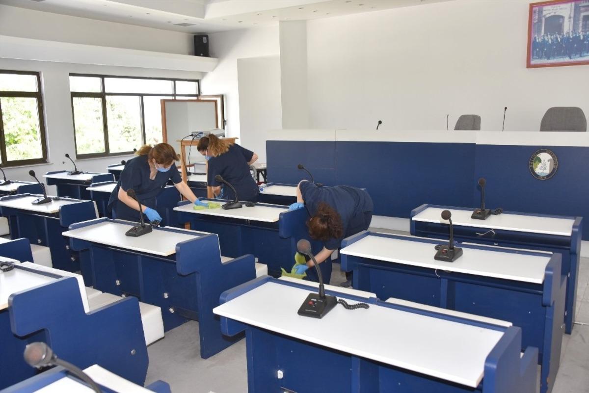 Salihli&rsquo;de belediye meclis salonu dezenfekte edildi