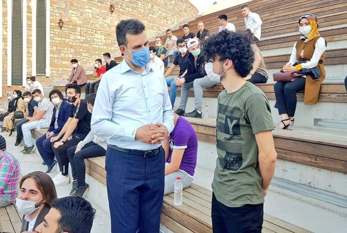 Millet Bah&ccedil;esi&rsquo;nde gen&ccedil;lerle y&uuml;z y&uuml;ze