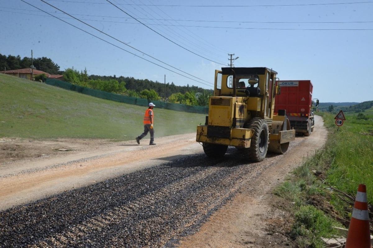 Bilecik Belediyesi&rsquo;nden G&ouml;lpark girişinde sathi kaplama &ccedil;alışması