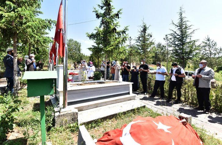 Şehit Mesut Ardıç, şehadetinin 4’üncü yılında kabri başında anıldı G1