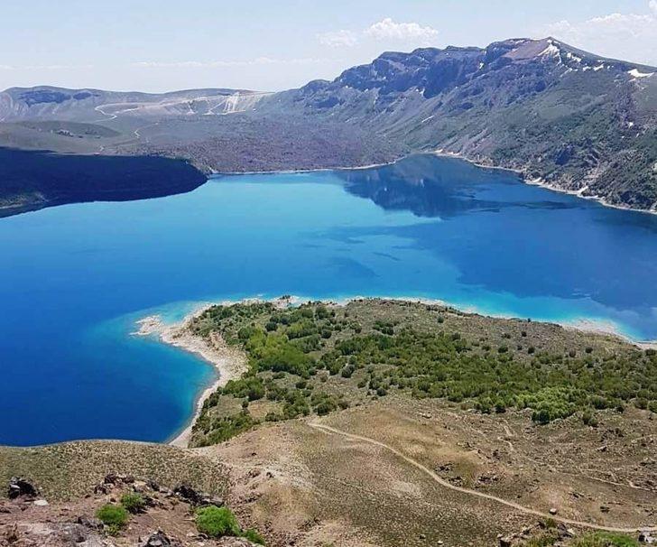 Doğaseverler Nemrut Gölü’nün çevresini 12 saatte turladı G2