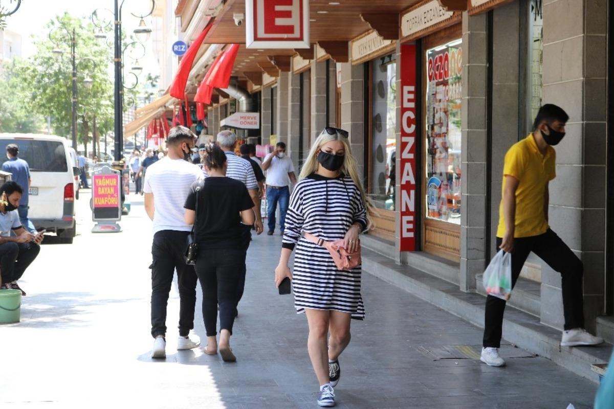Diyarbakır'da ikinci dalga endişesi devam ediyor! Maskesiz sokağa &ccedil;ıkmak yasaklandı