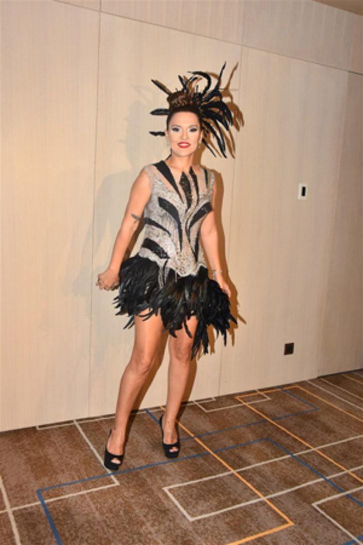 Demet Akalın sahneye babetle çıktı G2