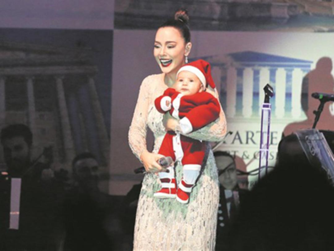 Ebru G&uuml;ndeş'in Noel Bebeği