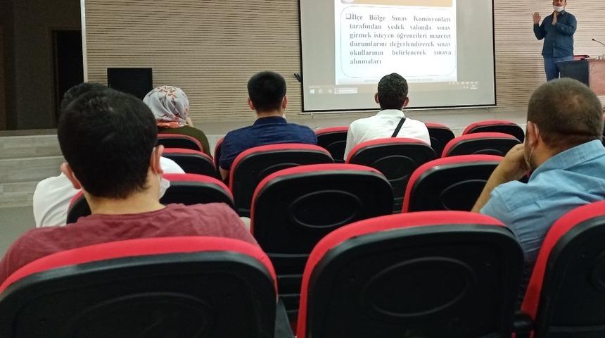 Dicle&rsquo;de LGS &ouml;ncesi bilgilendirme toplantısı yapıldı