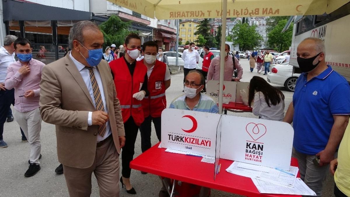 AK Parti&rsquo;den Kızılay&rsquo;a kan desteği