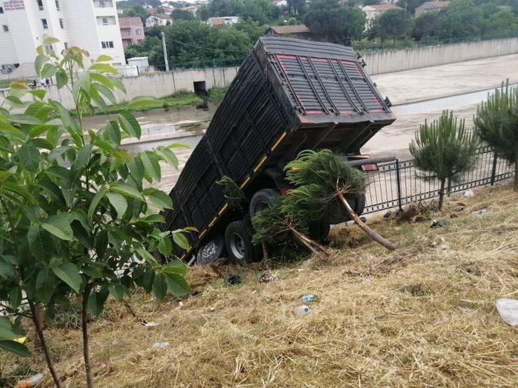 Kamyon, Kocabaş Çayı’na uçtu G2